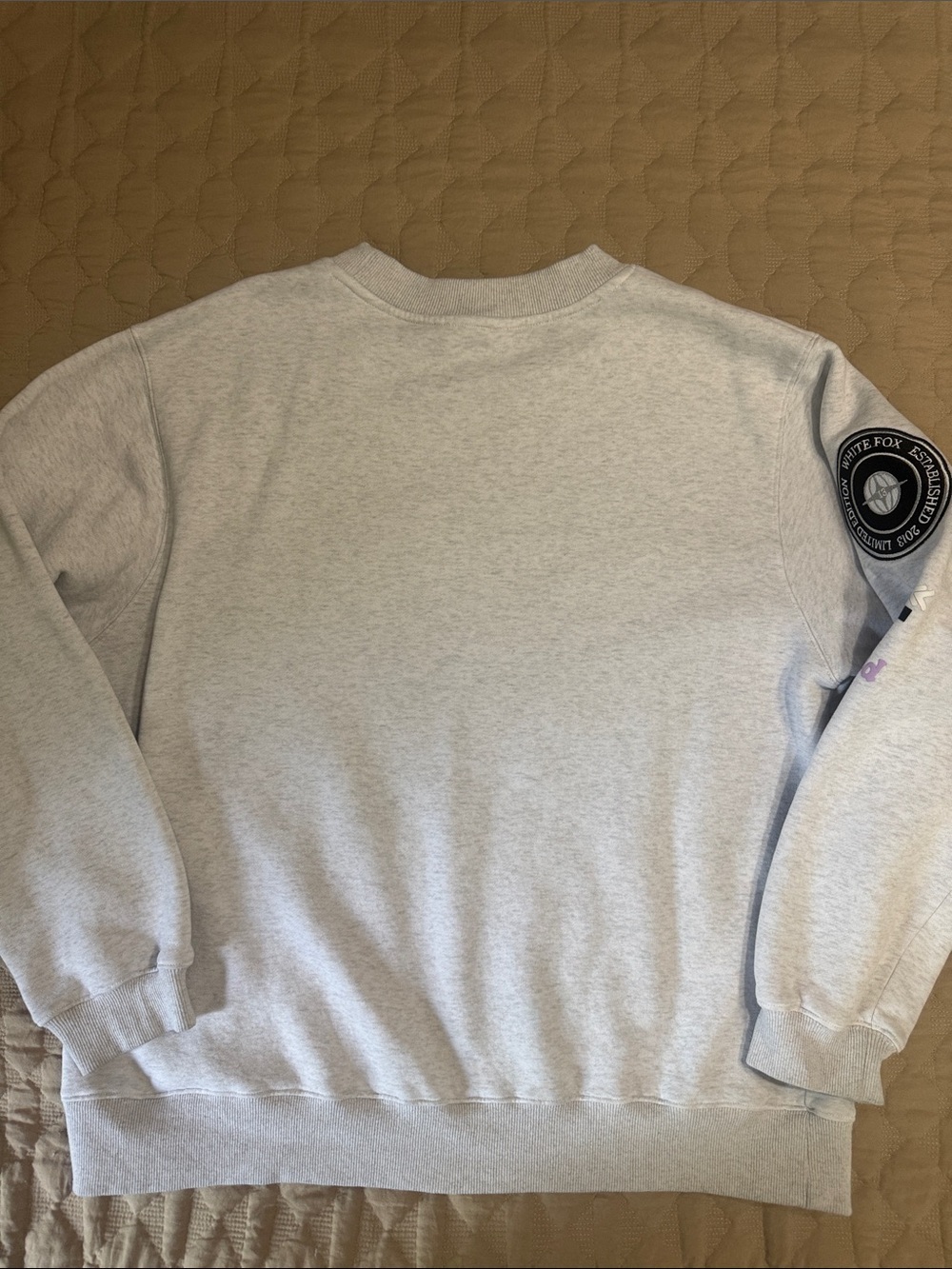 White Fox Patch Crewneck Sweatshirt in Light Gray and Purple M/L - Picture 6 of 6